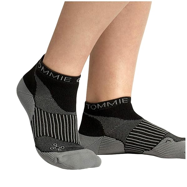 Tommie Copper Women's Performance Compression Ankle Socks